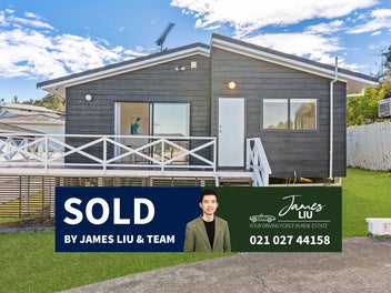 2/135 Spinella Drive, Bayview, Auckland