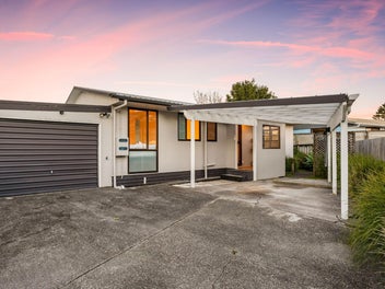 2/11 Cyril Crescent, West Harbour, Auckland