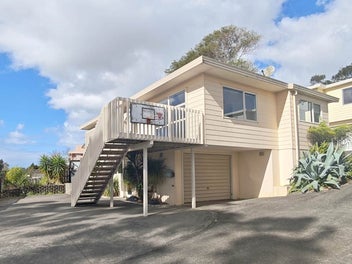 1/44 Barbados Drive, Unsworth Heights, Auckland