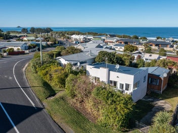 2 Queen Street, Brighton, Dunedin