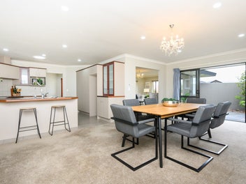 6 Ron Place, Fitzherbert, Palmerston North