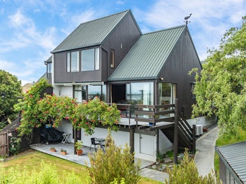 19 Moncks Spur Road, Redcliffs, Christchurch