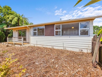 17 Carlton Terrace, Westown, New Plymouth