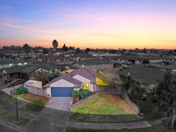 6 Loughinisland Place, Weymouth, Auckland