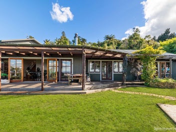 505 Scenic Drive, Waiatarua, Auckland