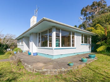 7 Lyndhurst Road, Tawa, Wellington