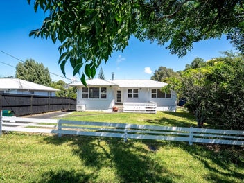 36 Peach Road, Glenfield, Auckland