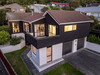 13 Kinnel Grove, Papakowhai, Porirua