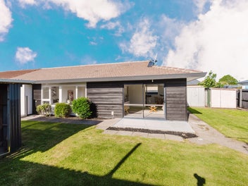 2/25 Johns Road, Belfast, Christchurch