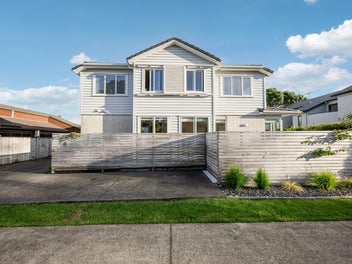 28A INVERNESS RD, Browns Bay, Auckland