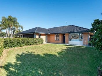 10 Frank Bunce Grove, Flat Bush, Auckland