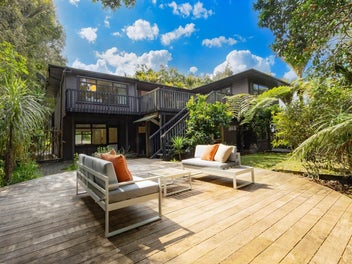 164 Woodlands Park Road, Titirangi, Auckland