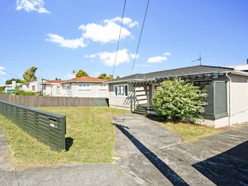 1/66 College Road, Northcote, Auckland
