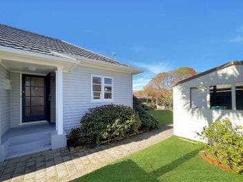14 Wayside, Miramar, Wellington