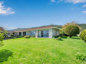 1 Graham Grove, Waikanae, Waikanae