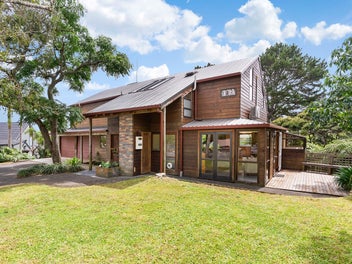 7 Eucalyptus Place, Beach Haven, Auckland