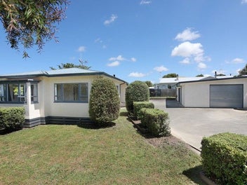 11B Johnson Street, Bulls