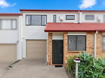 21/22 Northcross Drive, Oteha, Auckland