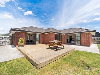 11 Atlantic Drive, Fitzherbert, Palmerston North