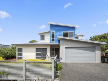 42 Waverton Terrace, Churton Park, Wellington