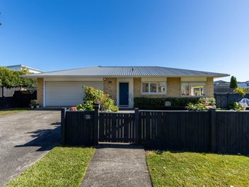 2/122 Clawton Street, Westown, New Plymouth