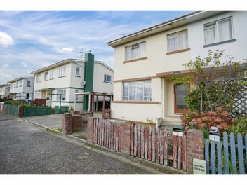 2/145 Esk Street, Invercargill