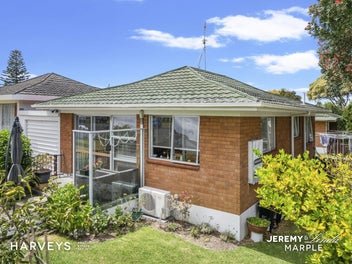 28 Faith Bullock Place, New Lynn, Auckland