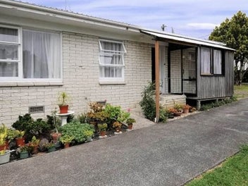 1/15 Woodall Place, Totara Vale, Auckland