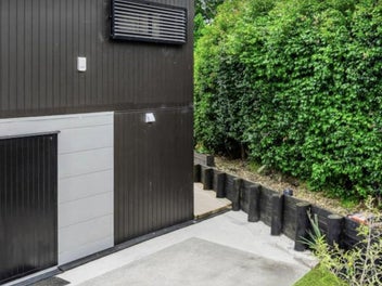 9/10 Hutchinsons Road, Bucklands Beach, Auckland