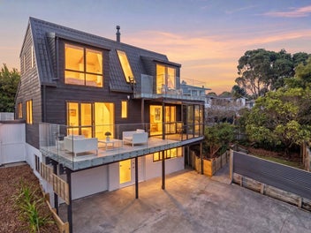 2/13 Braemar Road, Rothesay Bay, Auckland