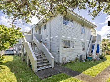 1/139 Queens Drive, Lyall Bay, Wellington
