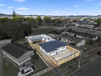 18 Dairy Road, Otara, Auckland
