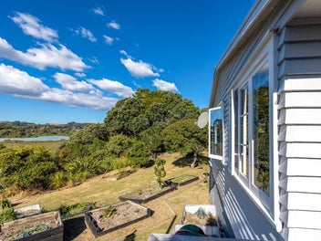 41 Causeway Road, Surfdale, Waiheke Island
