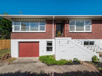 4/155 Shakespeare Road, Milford, Auckland