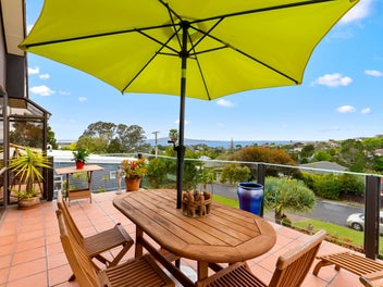 1/21 Peter Terrace, Castor Bay, Auckland