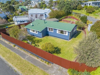 13 Hicks Crescent, Waikanae Beach, Waikanae