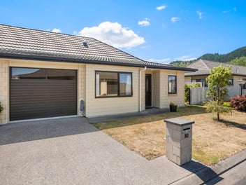 20/3 Georgia Grove, Paraparaumu