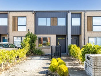 6 Oma Hoiho Place, Westgate, Auckland