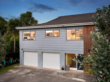 2/10 Seaton Road, Murrays Bay, Auckland