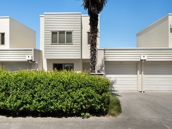 58/21 Hunters Park Drive, Three Kings, Auckland