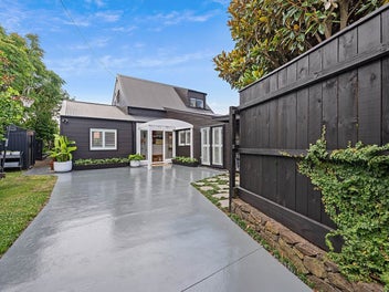 9A Hanlon Crescent, Narrow Neck, Auckland