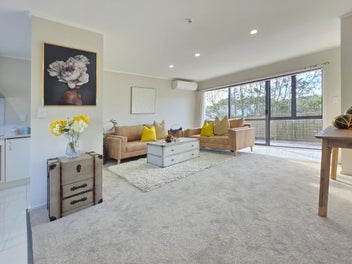 1/5 John Jennings Drive, Oteha, Auckland