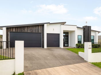 27 Batten Drive, Flagstaff, Hamilton