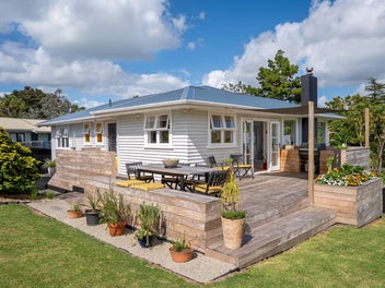 2/300 Rangatira Road, Beach Haven, Auckland