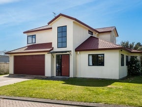 2 Cromarty Place, Papakowhai, Porirua