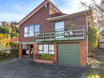 2/3 Walnut Way, Maungaraki, Lower Hutt