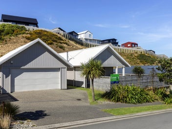 66 Cedarwood Street, Woodridge, Wellington