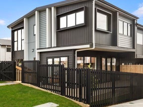 2/145 Carlisle Road, Northcross, Auckland