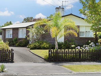 53 Garden Heights Avenue, Glenview, Hamilton