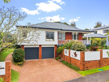 23 Ravenstone Place, Chatswood, Auckland